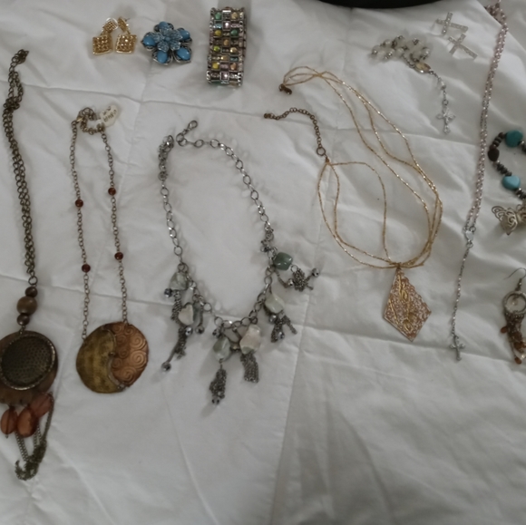 Jewelry - Picture 3 of 5